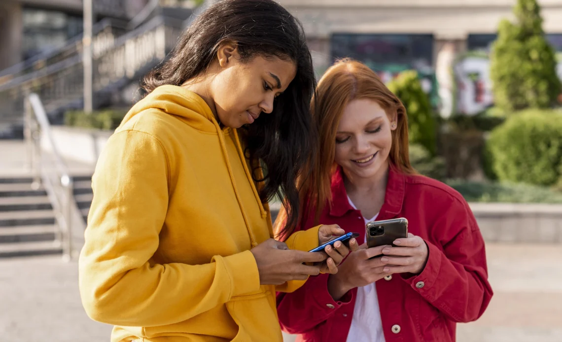 Saily or Airalo: Which eSIM Is Better?